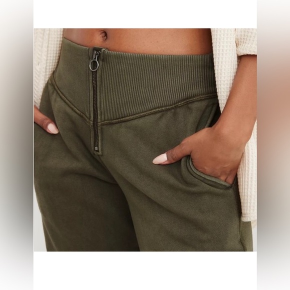 Aerie front zipper green joggers XS - Picture 2 of 2